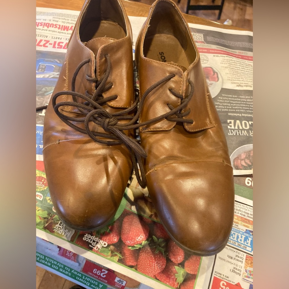 Tan dress shoe
